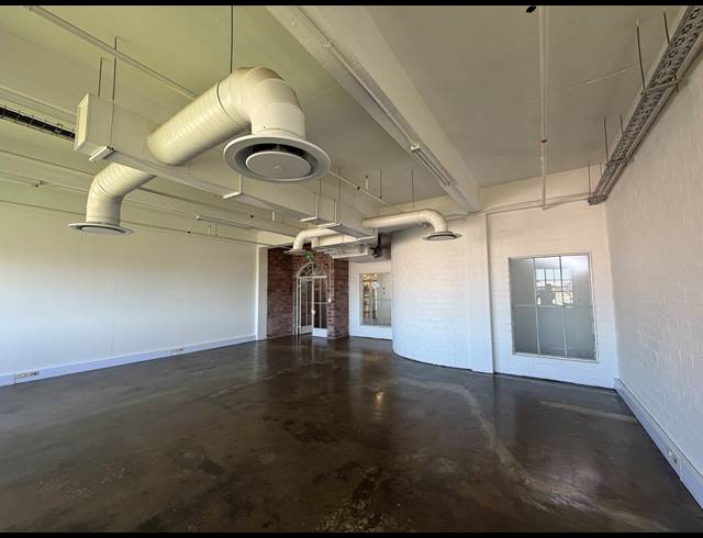 78M² BUILDING TO LET IN WOODSTOCK